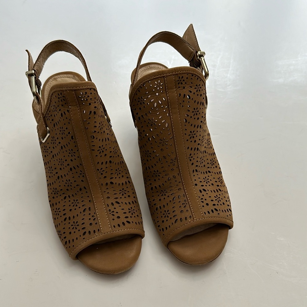 Antonio Melani all leather peep toe strap slides camel color size 7 1/2